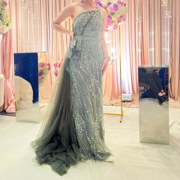 Elegant One-Shoulder Beaded Gown - Picture 3 of 5